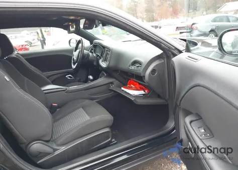 2022 Dodge Challenger Sxt z USA, uszkodzony, nr VIN 2C3CDZAGXNH128691